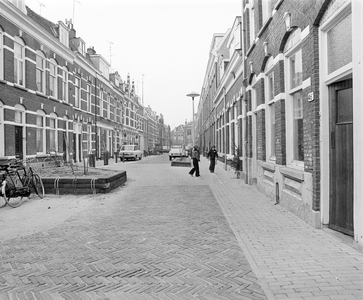 858913 Gezicht in de Kievitdwarsstraat te Utrecht.